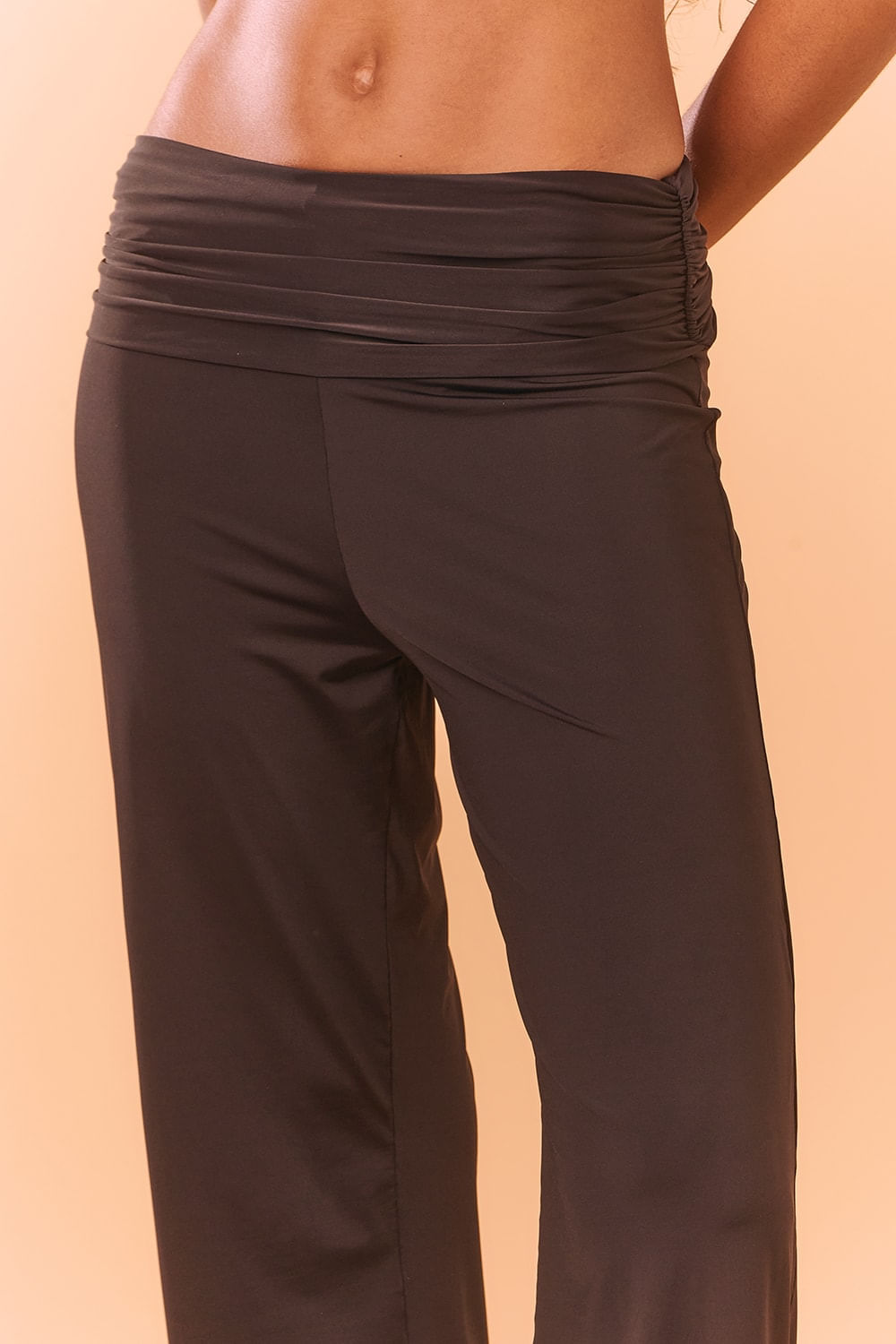 calca-pala-franzido-fluity-liso-preto-pp-ao-gg_4