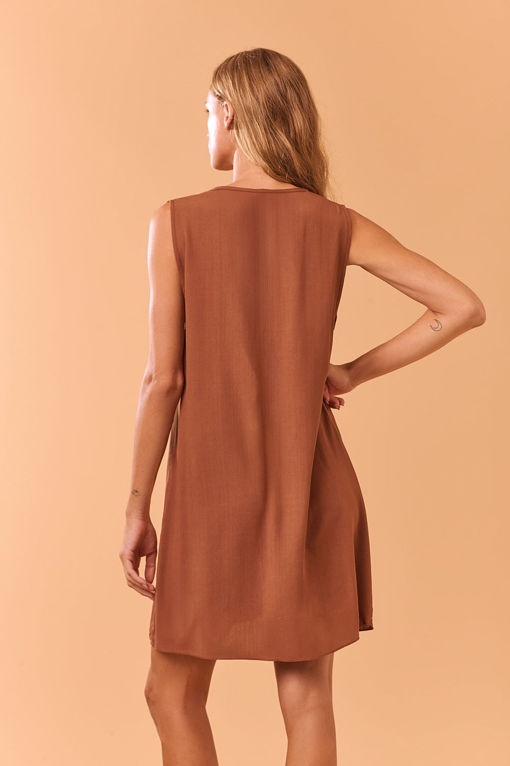 vestido-saida-curto-botoes-marrom-pp-ao-gg_4